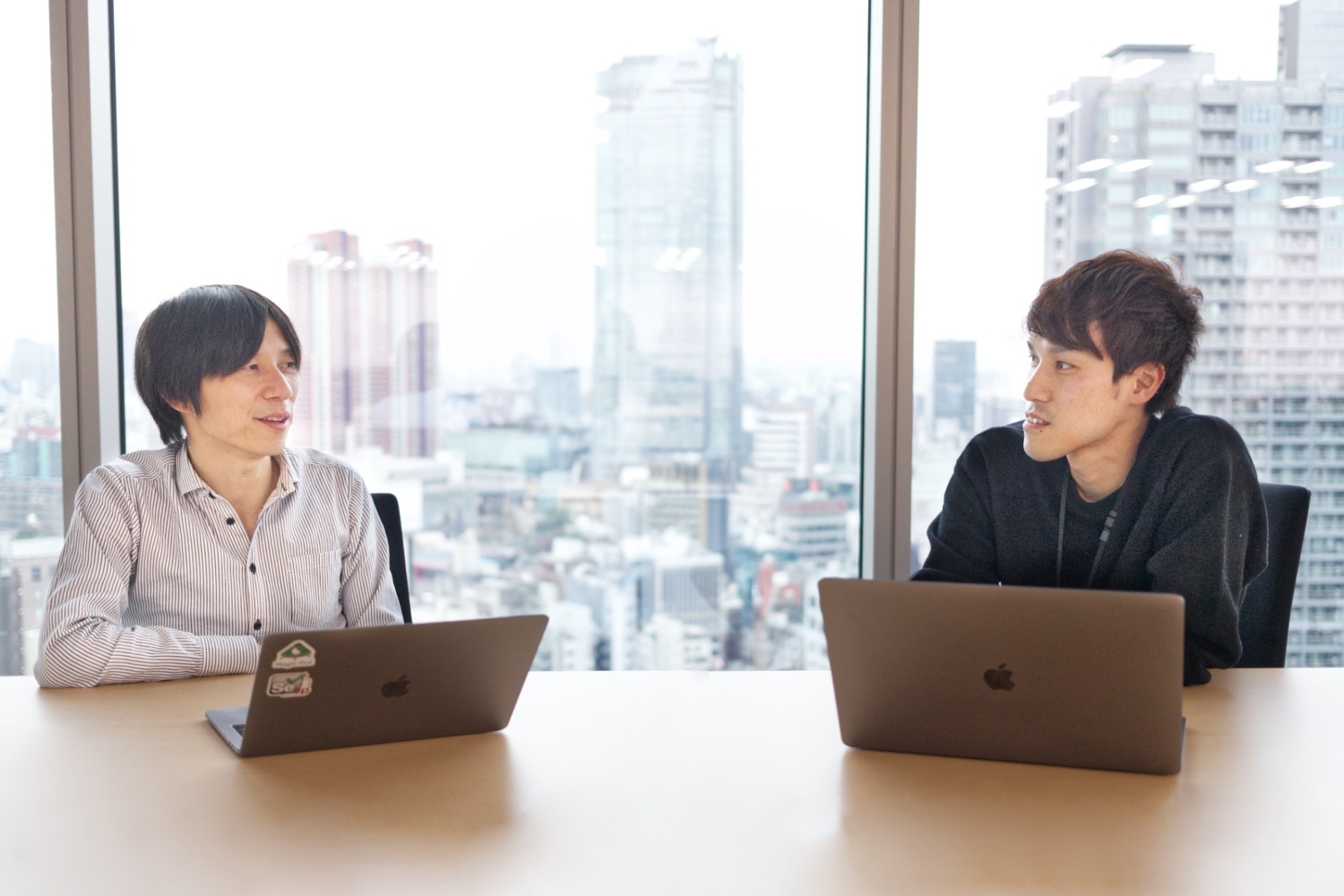 Left: MagicPod CEO, Ito / Right: MEDLEY, Inc. Yoneyama-san
