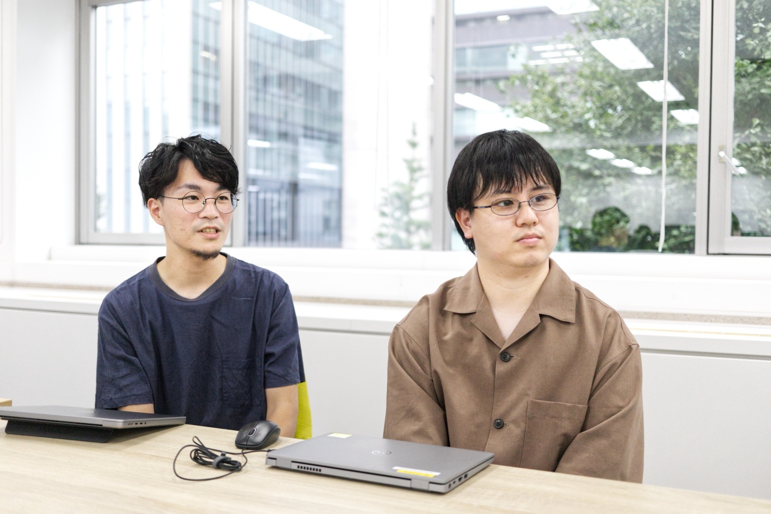 株式会社アルダグラム 左:小幡 洋介さん(エンジニア) 右:佐野 成信さん(QAチーム)