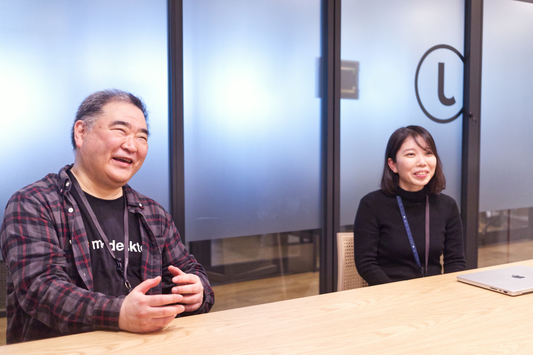 左:田口 一夫さん(技術戦略室 QAチーム マネージャー) 右:興梠 直子さん(技術戦略室 QAチーム QAエンジニア)