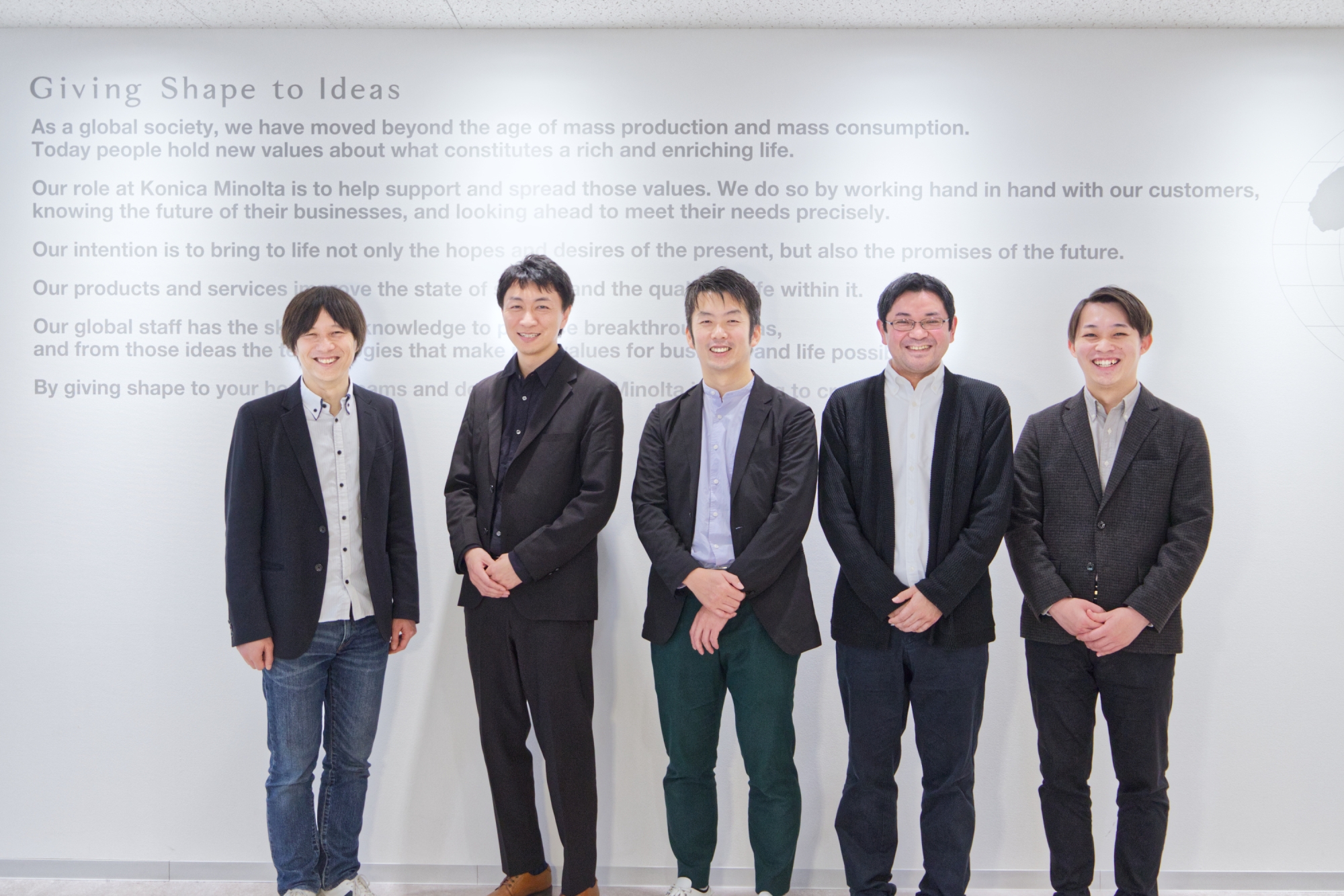 From left: Nozomi Ito, MagicPod CEO Yasufumi Naito, Customer Success Manager for COCOMITE, Konica Minolta Tomoo Yamanaka, Development Manager for COCOMITE, Konica Minolta Hiroshi Kimura, Test Lead for COCOMITE, Shin Nihon Systemic Yusei Sugawara, Service