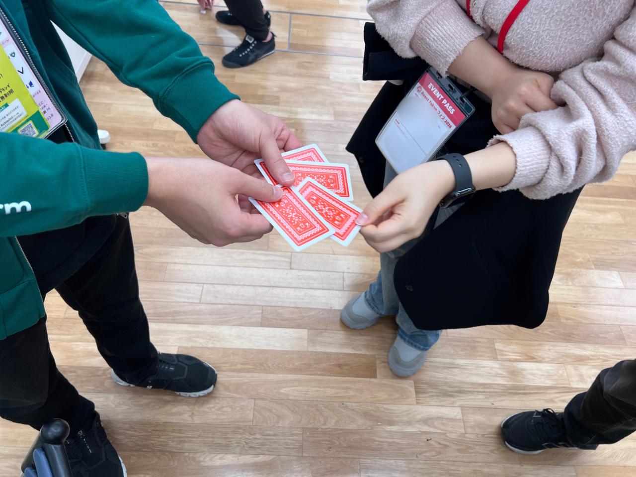 トランプで抽選会